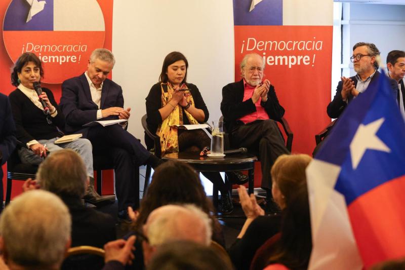 Aton- Encuentro "Democracia Siempre"