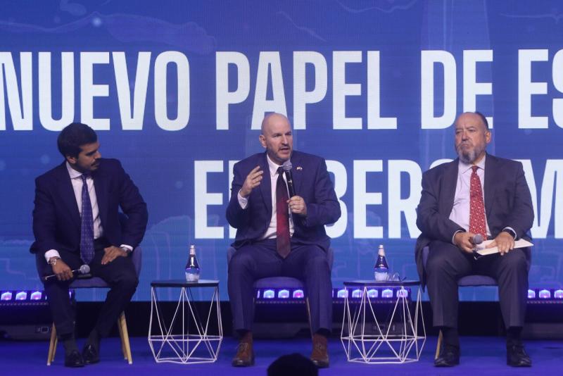 Agencia Uno - El embajador Judd intervino en el Foro Madrid