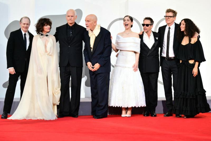 AFP - Elenco de 'Wild Horse Nine' en Venecia