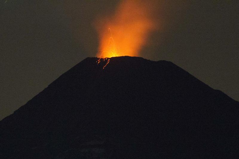 Explosiones menores y aumento de temperatura: las señales que activaron la Alerta Amarilla para el volcán Villarrica - Agencia Uno