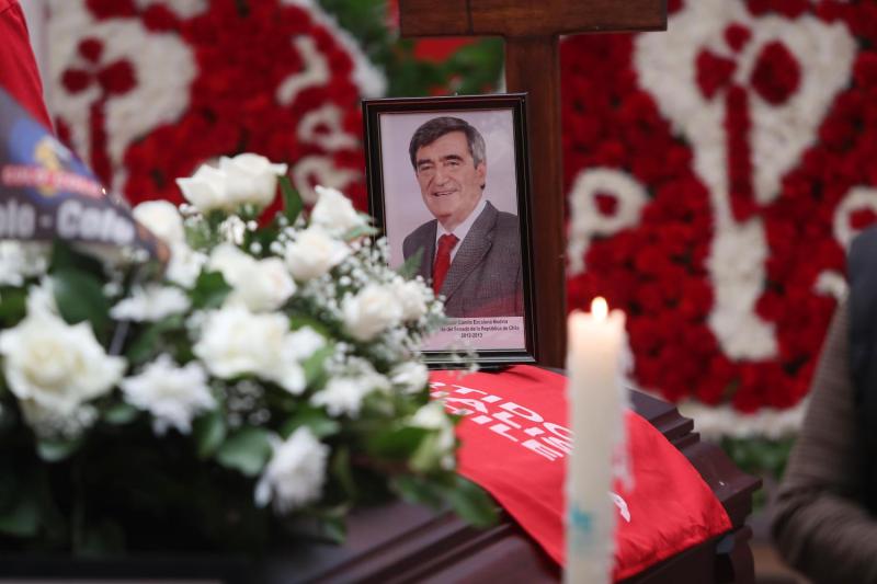 Cortejo fúnebre de Camilo Escalona recorrió las calles de Santiago - Aton