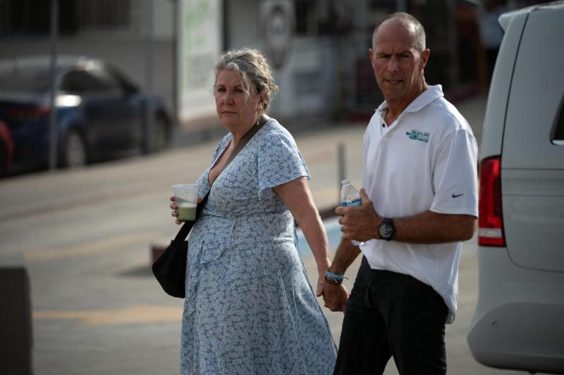 AFP - Los padres de dos de los surfistas asesinados llegaron a México para estar presentes en el juicio