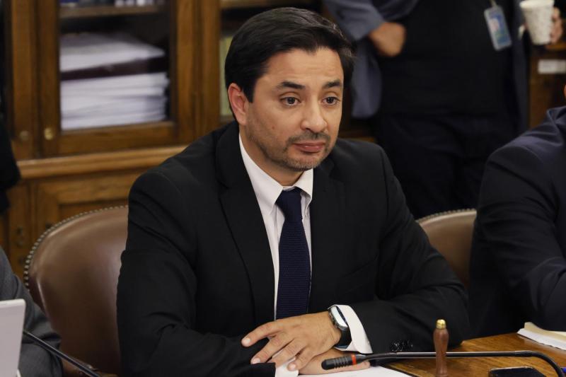 Aton - Diputado Álvaro Carter