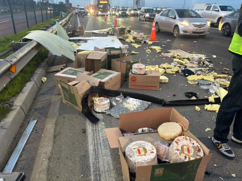 Carabineros - Tortas desparramadas tras intento de encerrona a camión