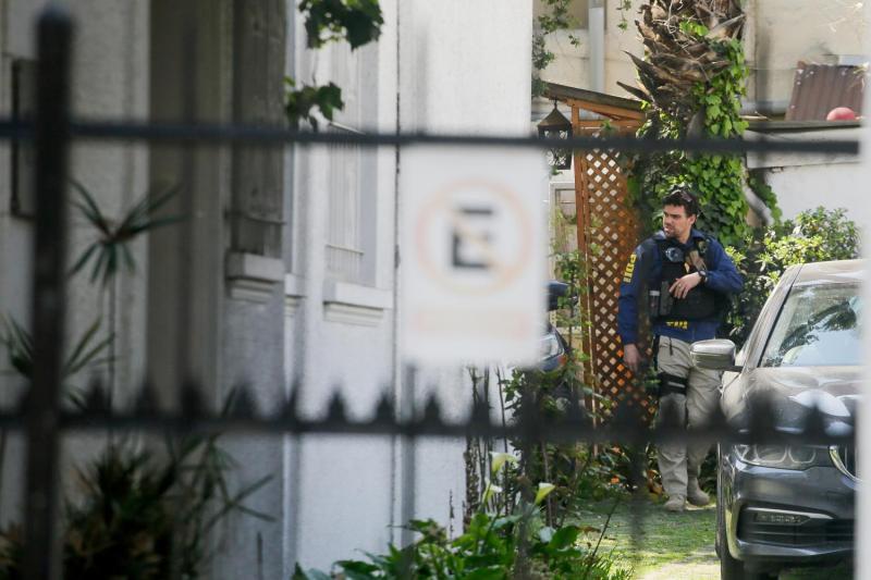 Agencia Uno - La PDI llegó hasta la oficina de Vinko Fodich en Providencia para realizar diversas diligencias. Ese estudio lo comparte con los exfiscales Alejandro Peña y José Antonio Villalobos.