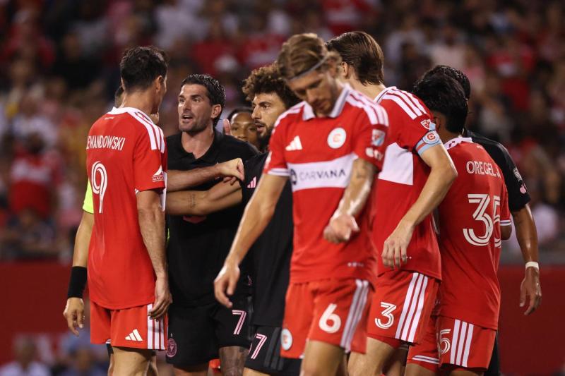 El tenso cruce de Lewandowski y de Paul en la MLS - AFP