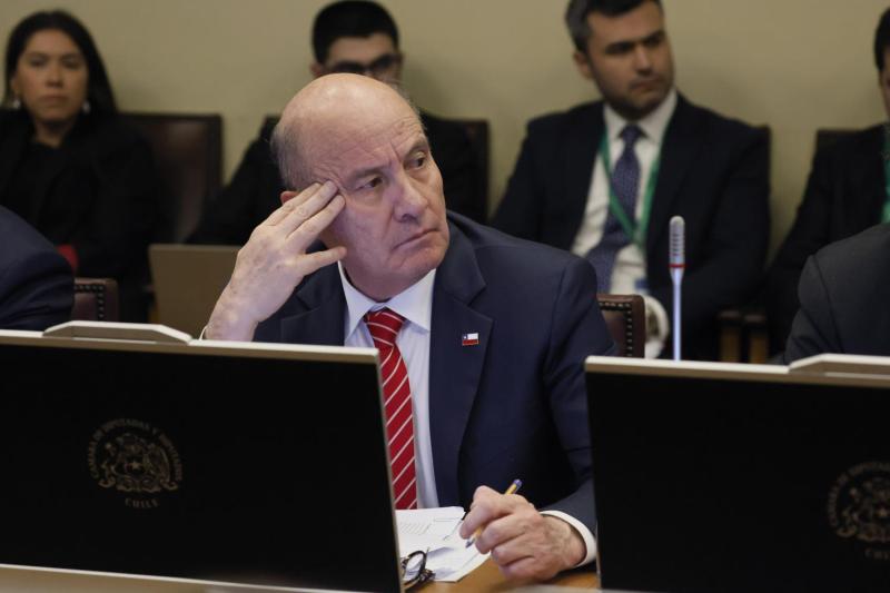 Ministro Quiroz defiende meta sobre el desempleo - Aton