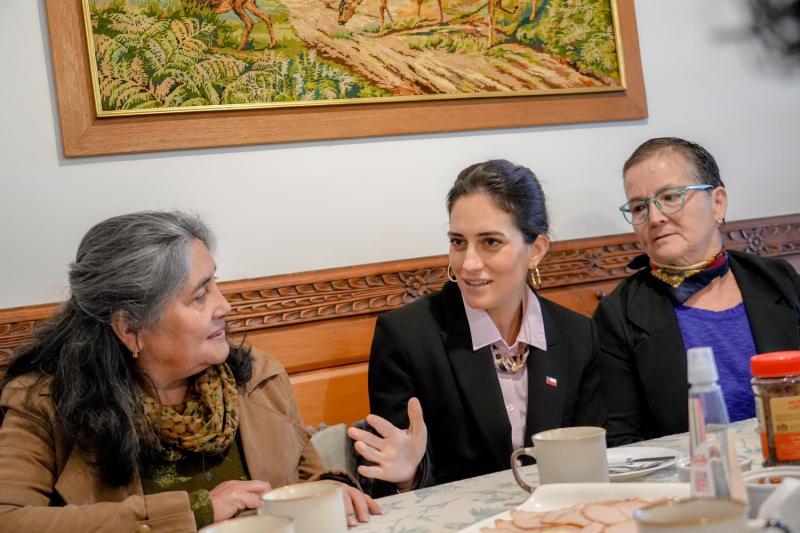 La historia de las mujeres que fueron premiadas por récord en ser familia de acogida - Cedida