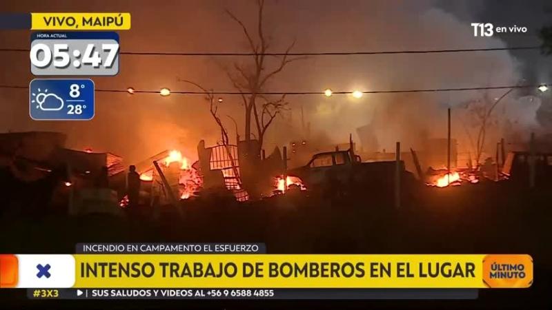 Incendio de gran magnitud afecta campamento en Maipú: al menos ocho viviendas alcanzadas por las llamas