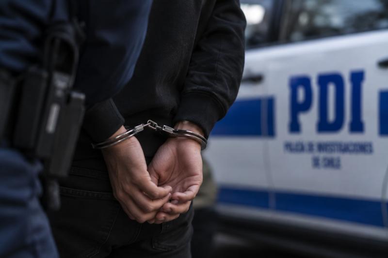 IA - Joven de 19 años es detenido por homicidio en Quilicura: víctima habría discutido con su padre antes del ataque