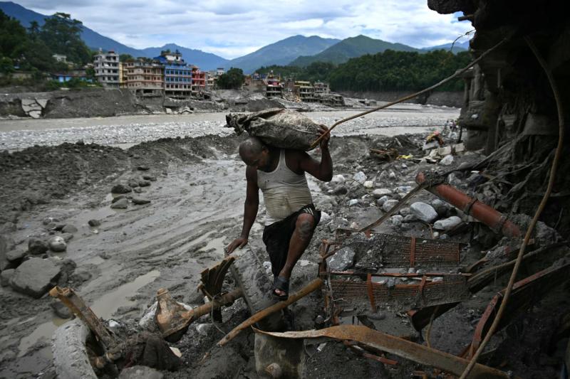 AFP - El número de cuerpos recuperados de la tragedia en Nepal asciende a 1.403