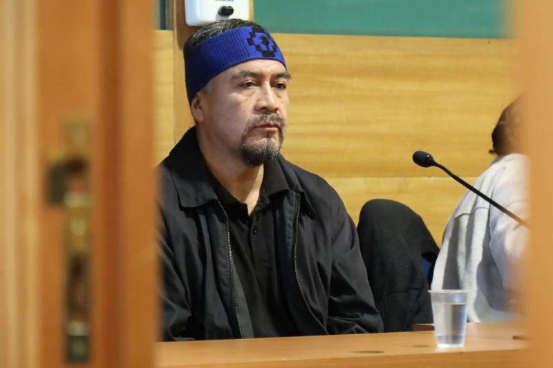 Entregan reconocimiento a Héctor Llaitul en Francia - Aton