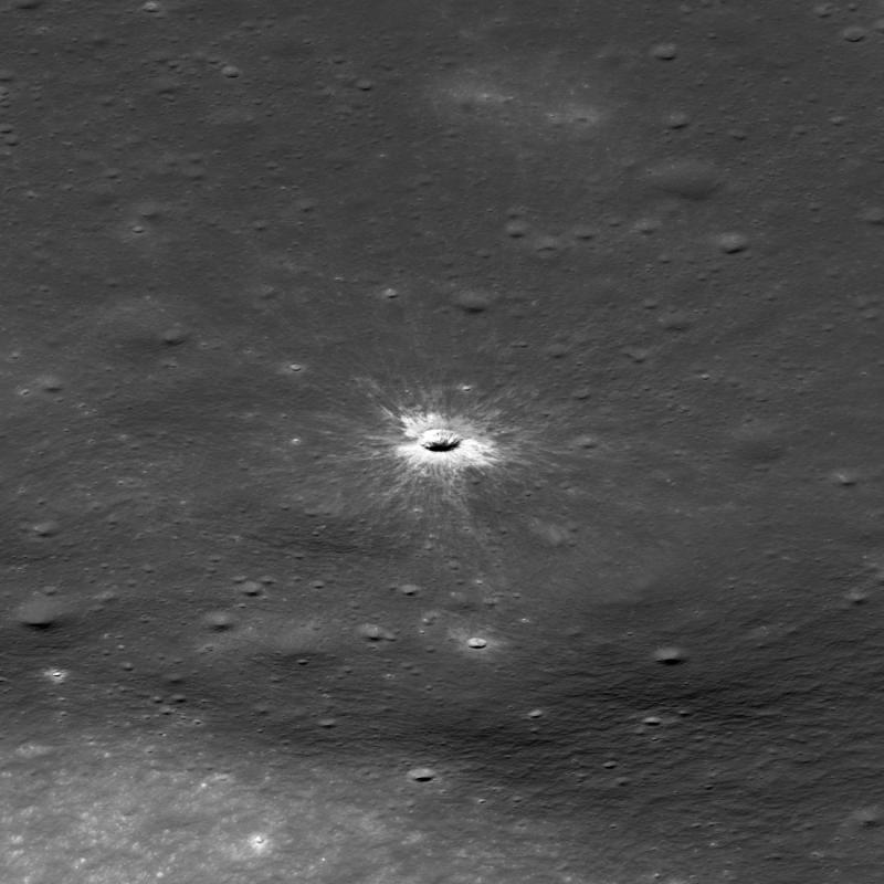 AFP - NASA descubre un nuevo cráter en la Luna, "único en un siglo"