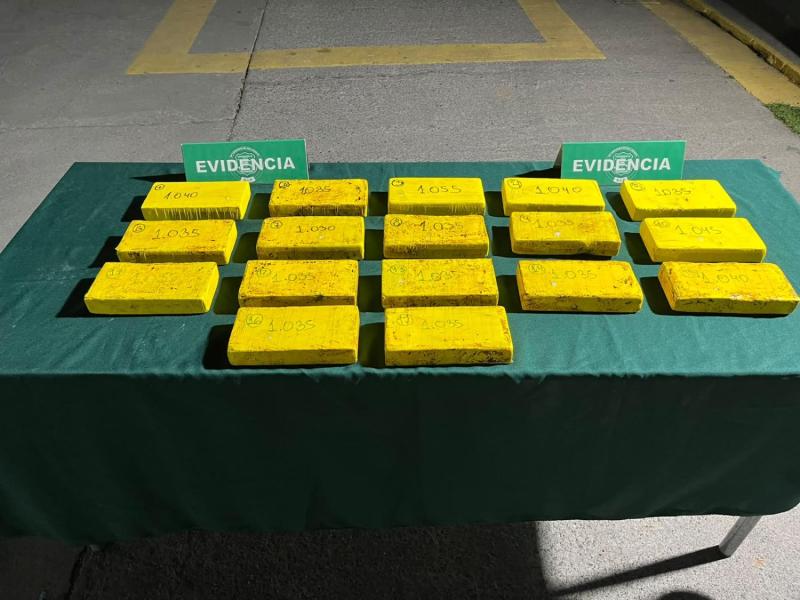 Intentó escapar durante fiscalización: detienen a hombre con más de $250 millones en cocaína en San Joaquín