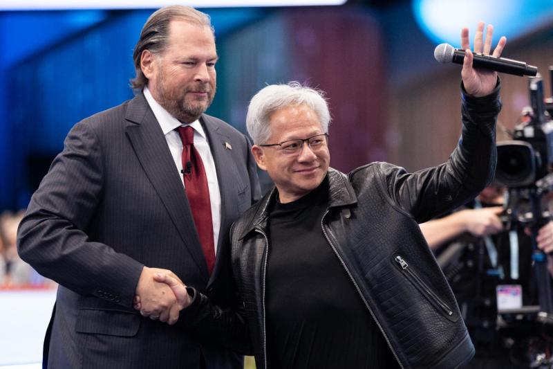 AFP - Jensen Huang y Marc Benioff