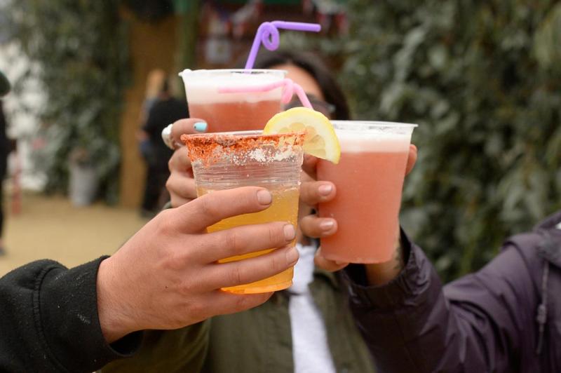 Municipalidad de La Florida autoriza venta de alcohol en fonda - referencial Agencia Uno