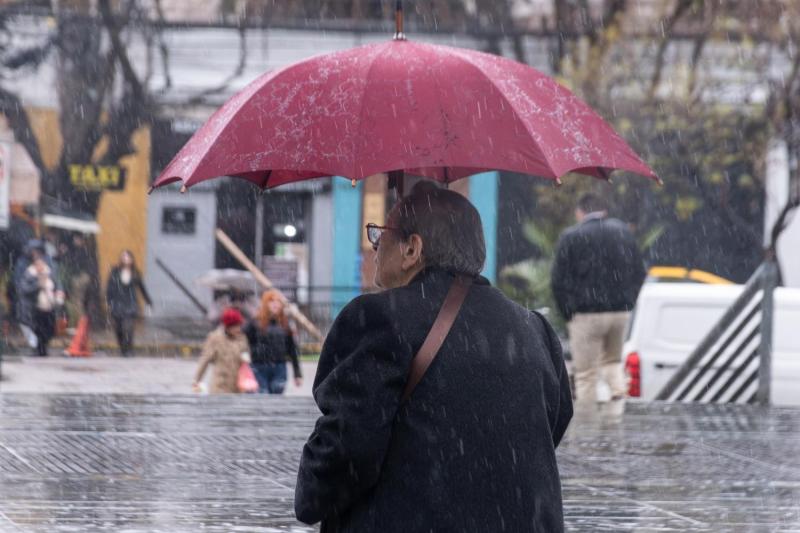 Emiten alerta meteorológica por fuertes vientos en la RM - Agencia Uno