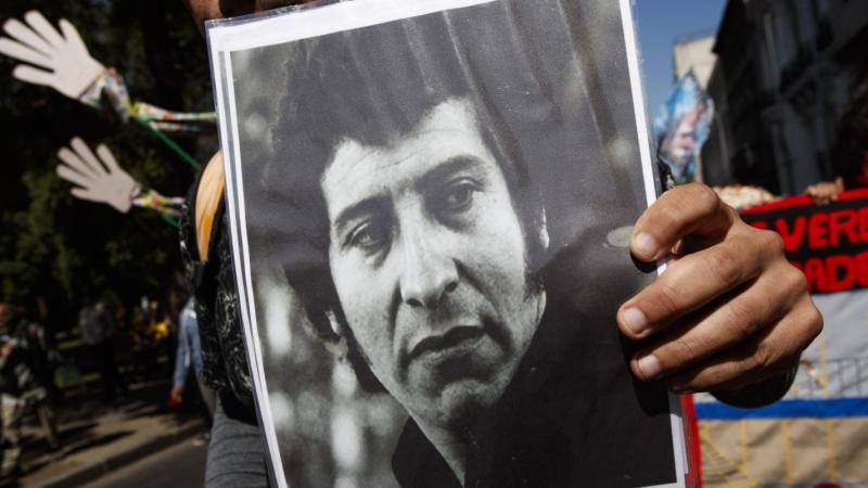 A 53 años de su asesinato, Víctor Jara llega a los Latin Grammy en la voz de Manuel García - Agencia Uno