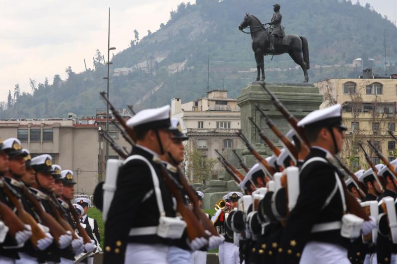 Desfile en honor a las glorias del ejército - Aton
