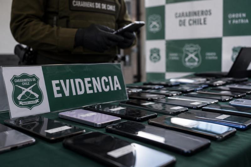 IA - Carabineros recuperó casi 100 celulares robados: Cómo saber si está el tuyo y qué necesitas para retirarlo