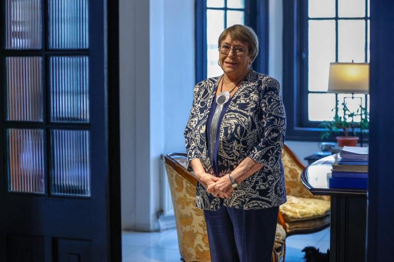 Excancilleres cuestionan al Gobierno por retirar su apoyo a Bachelet - AFP