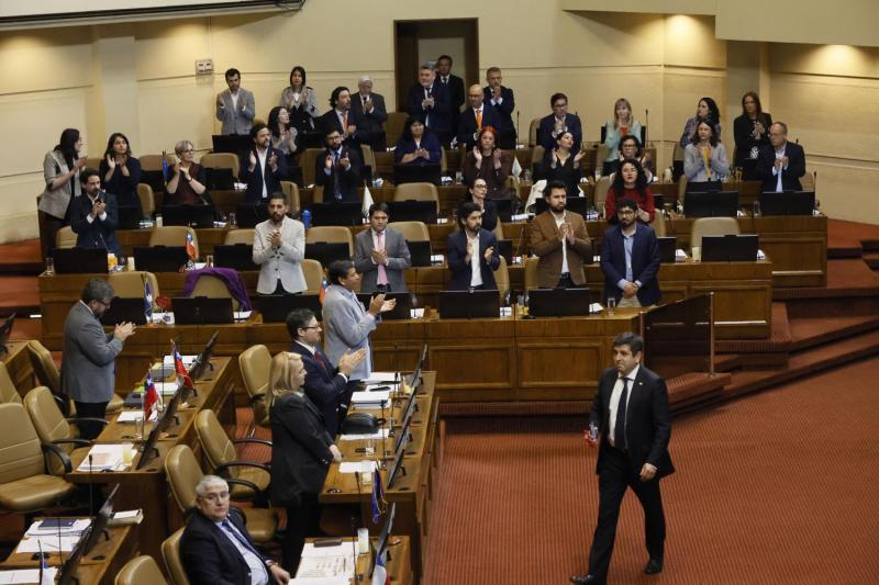 Aton - Winter critica al oficialismo por negar minuto de silencio a Letelier y apunta a conmemoración que le hizo el Gobierno en EE.UU.