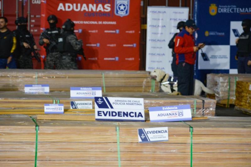 Agencia Uno - Más de mil kilos de madera fueron incautados en una operación asociada a tráfico de drogas en los puertos de Arica, San Antonio y Valparaíso.