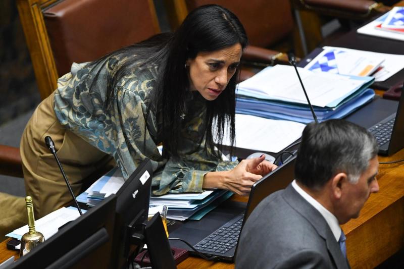 Agencia Uno/ Senadora Núñez junto a biministro Alvarado