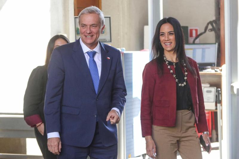 Agencia Uno - Presidente Kast junto a senadora Núñez