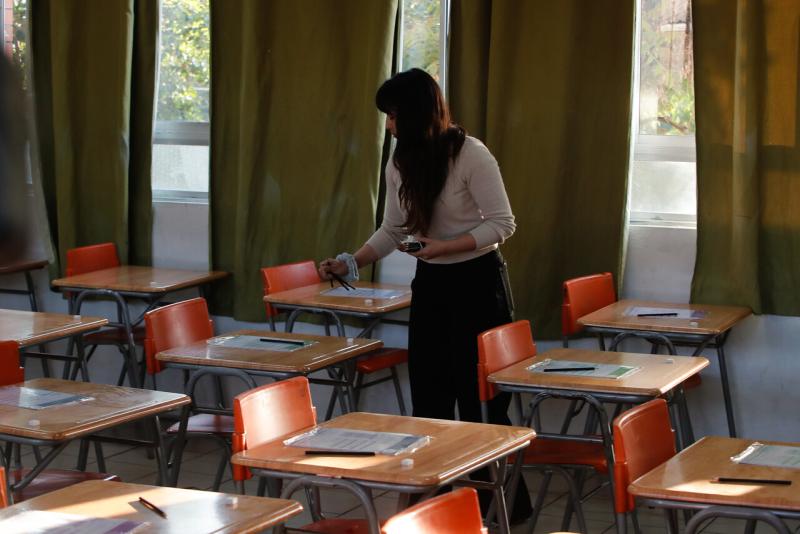 Agencia UNO - Trabajo por hasta $75 mil diarios: Cómo postular para ser examinador del Simce 2026