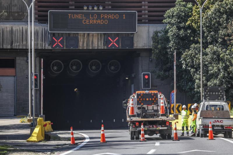 Reportan corte total al interior del Túnel Lo Prado - referencial Aton