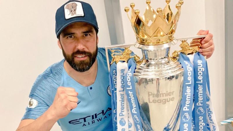 Redes sociales (archivo) - Claudio Bravo gritó campeón con el Manchester City