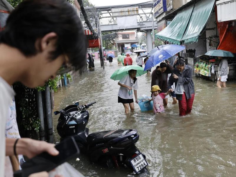 Bangkok declara el estado de desastre tras casi 48 horas de lluvias torrenciales - AFP