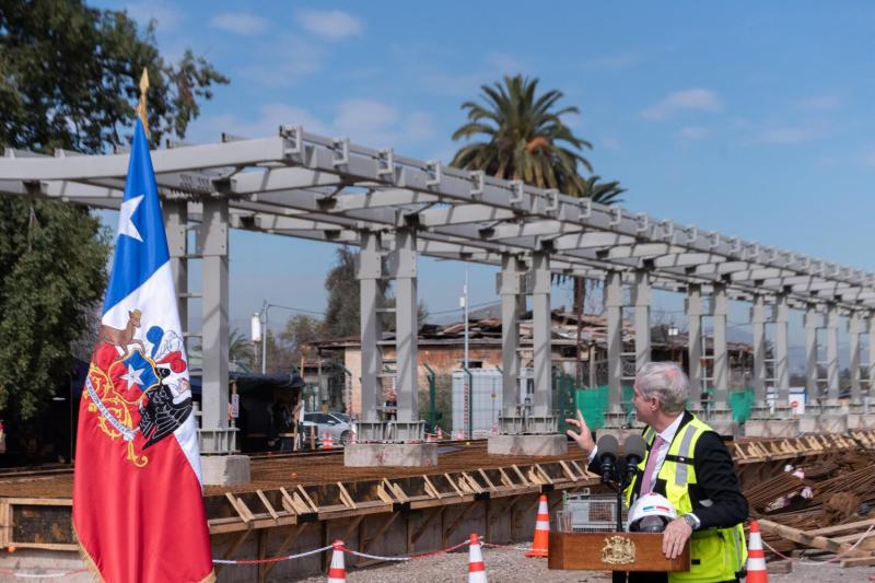 Agencia Uno - Presidente Kast visitando obras del tren Santiago-Melipilla