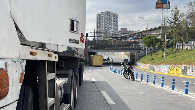 X/SanMiguel_CL - Paso bajo nivel de Departamental con Gran Avenida
