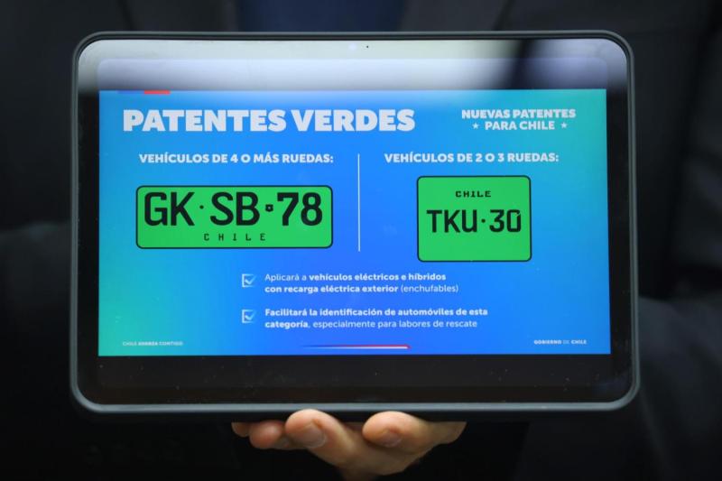 Patente verde en Chile: Qué vehículos deben portarla - Aton