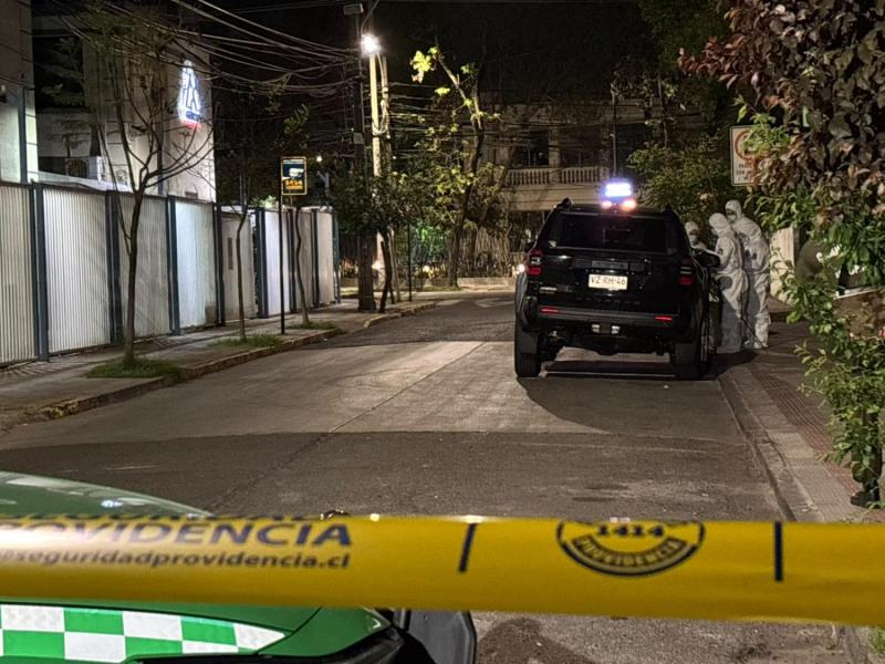 Atacan vehículo de diputado Daniel Valenzuela en Providencia: Le robaron supuestos documentos confidenciales