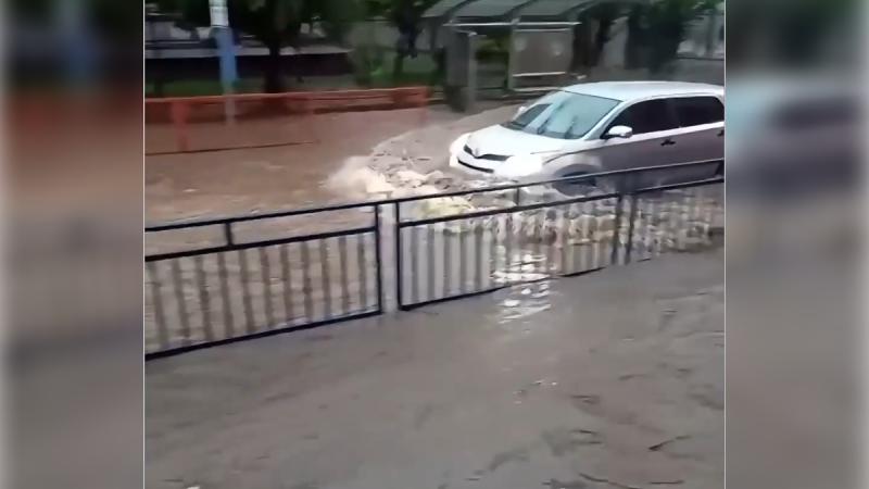 Teletrece - "Flash Floods"