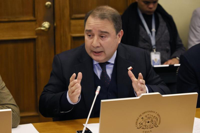 Director de Migraciones adelanta proyecto del Gobierno - Aton