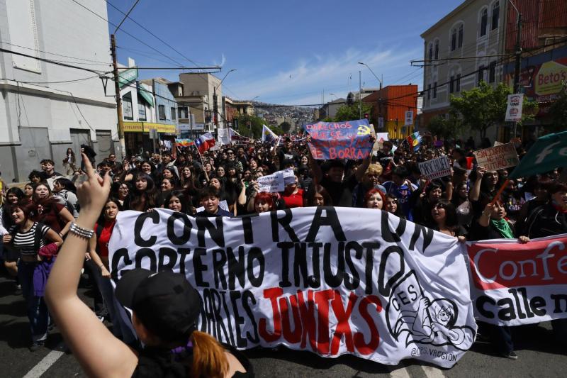 Aton- Marcha estudiantil convocada por la Confech