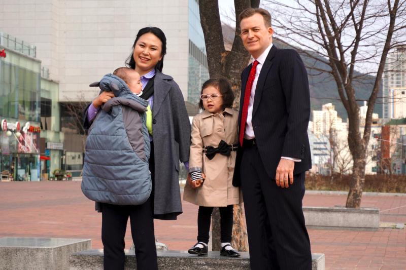 AFP - La familia de Robert Kelly días después del momento viral