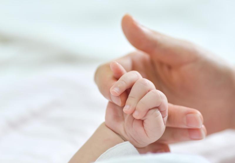La marcada diferencia entre hombres y mujeres solteros en Chile cuando se trata de tener hijos - Referencial Freepik