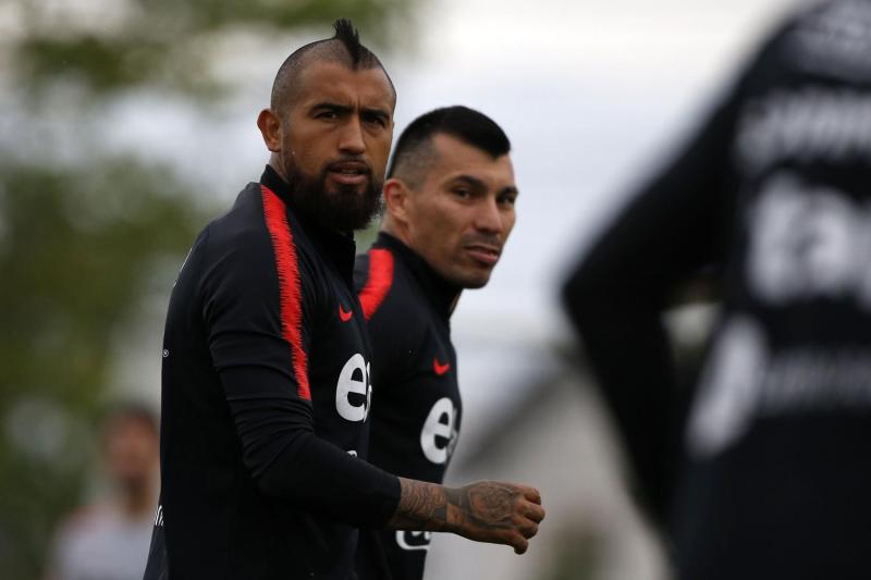 "Yo ni loco lo haría": La tajante respuesta de Gary Medel a la propuesta de Arturo Vidal - Photosport