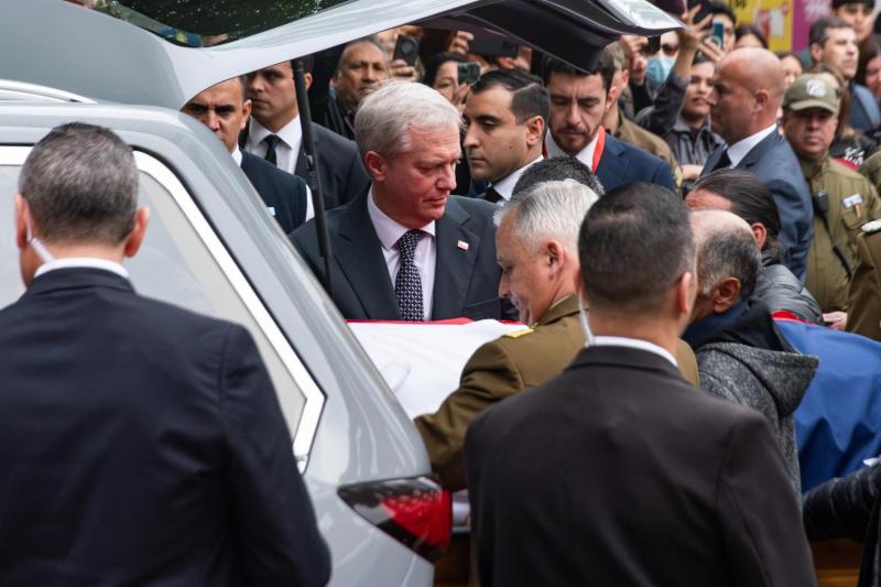 Agencia Uno - Presidente Kast lamenta nueva muerte de carabinero