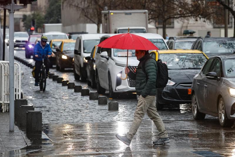 Cuándo comenzaría la lluvia en Santiago - Aton