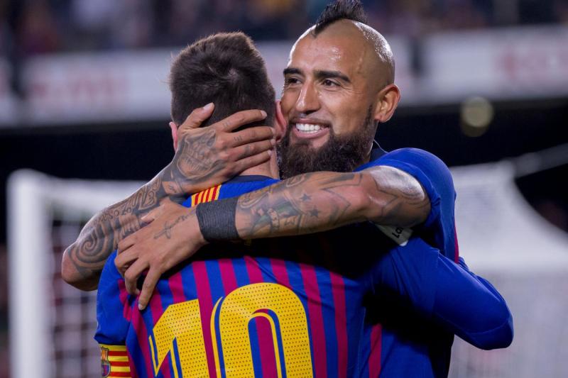 Arturo Vidal y Lionel Messi (2019) - Photosport