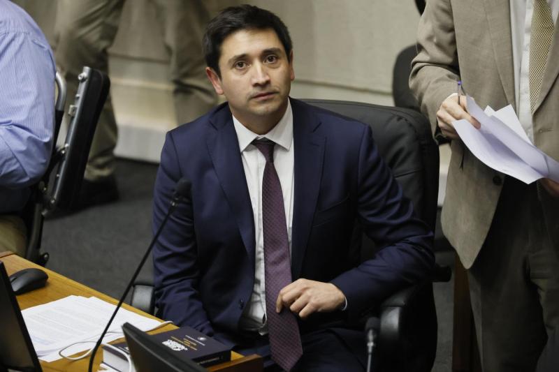 Aton - Senador Calisto es desaforado por unanimidad
