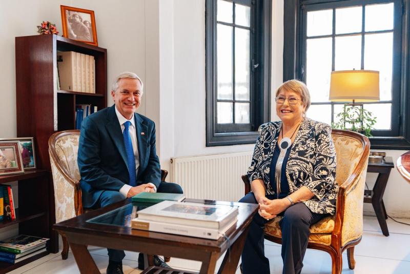 Agencia Uno- Presidente José Antonio Kast junto a la exmandataria Michelle Bachelet