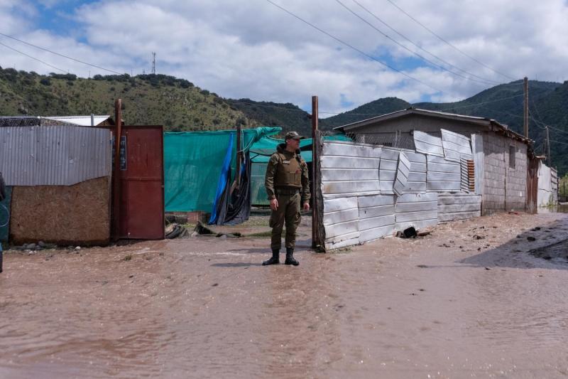 Agencia Uno - Campamento inundado por desborde del Mapocho