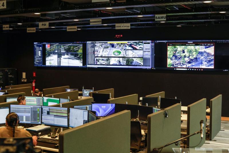 Agencia Uno - Prisión preventiva para sujeto acusado de interceptar comunicaciones de Carabineros y venderlas mediante una aplicación